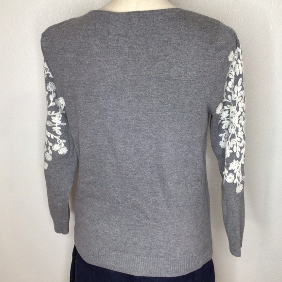 Market & Spruce Gray Embroidered Crew Neck Pullover Sweater - Picture 3 of 11